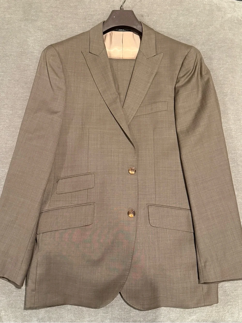 Men's Classic Two-Button Brown Suit super 150 40L NWOT